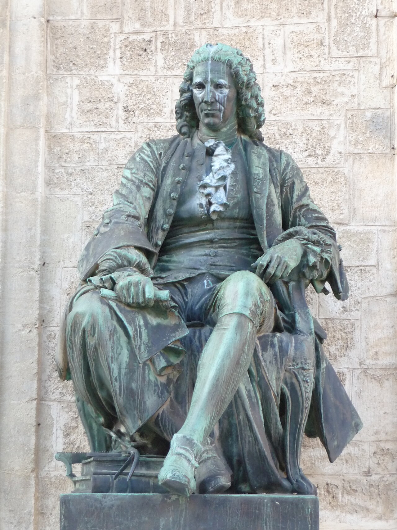 Statue de François de Lapeyronie by Charles Gumery