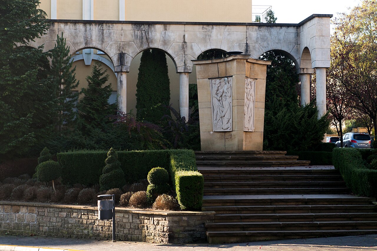 Monument de la grève nationale by Claus Cito