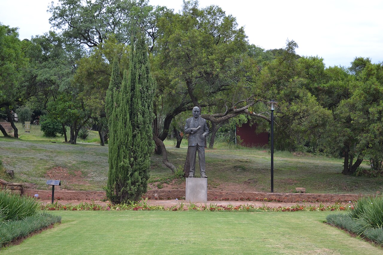 Statue of JBM Hertzog by Coert Steynberg