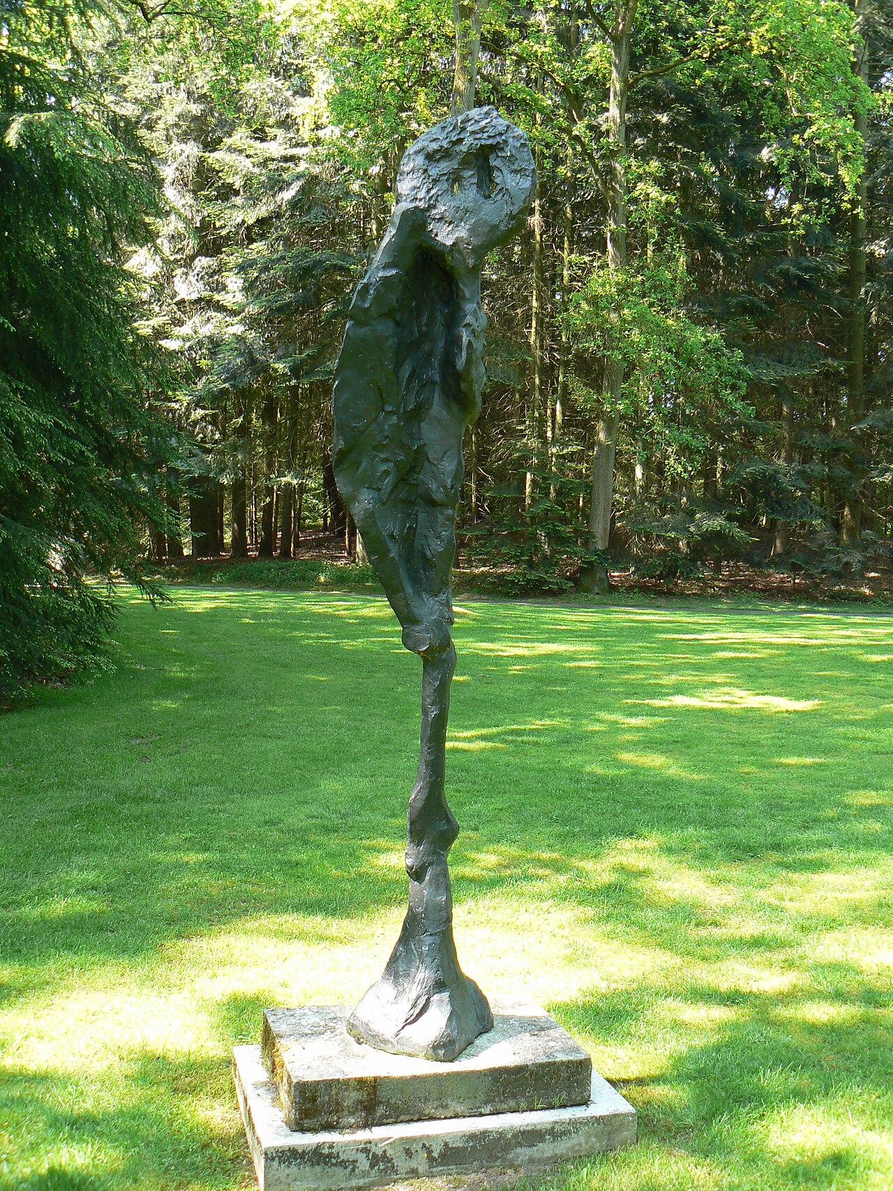 Zuil van zon en gebladerte by Cornelius Rogge