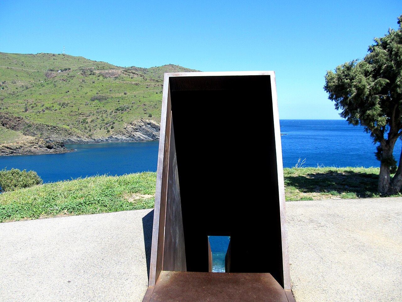 Memorial Passages for Walter Benjamin by Dani Karavan