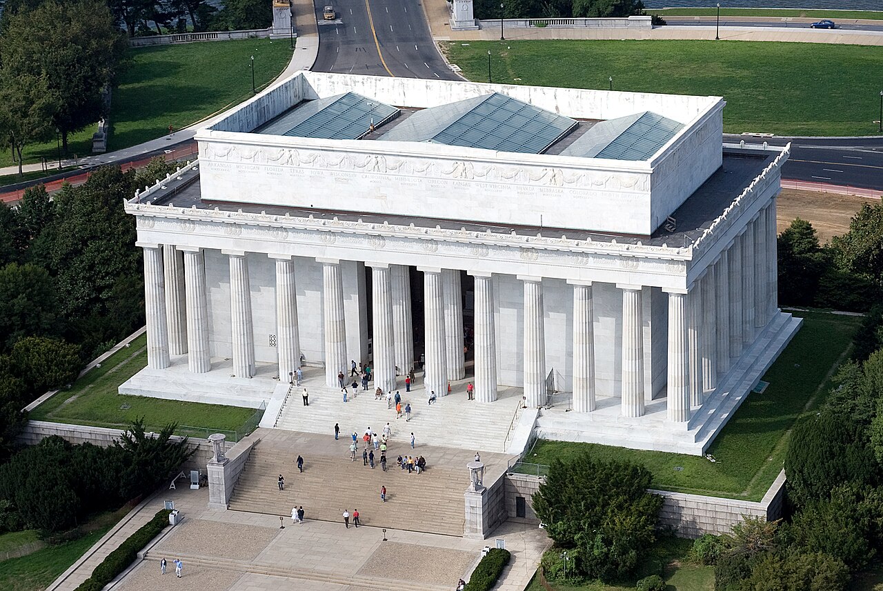 Lincoln Memorial by Daniel Chester French