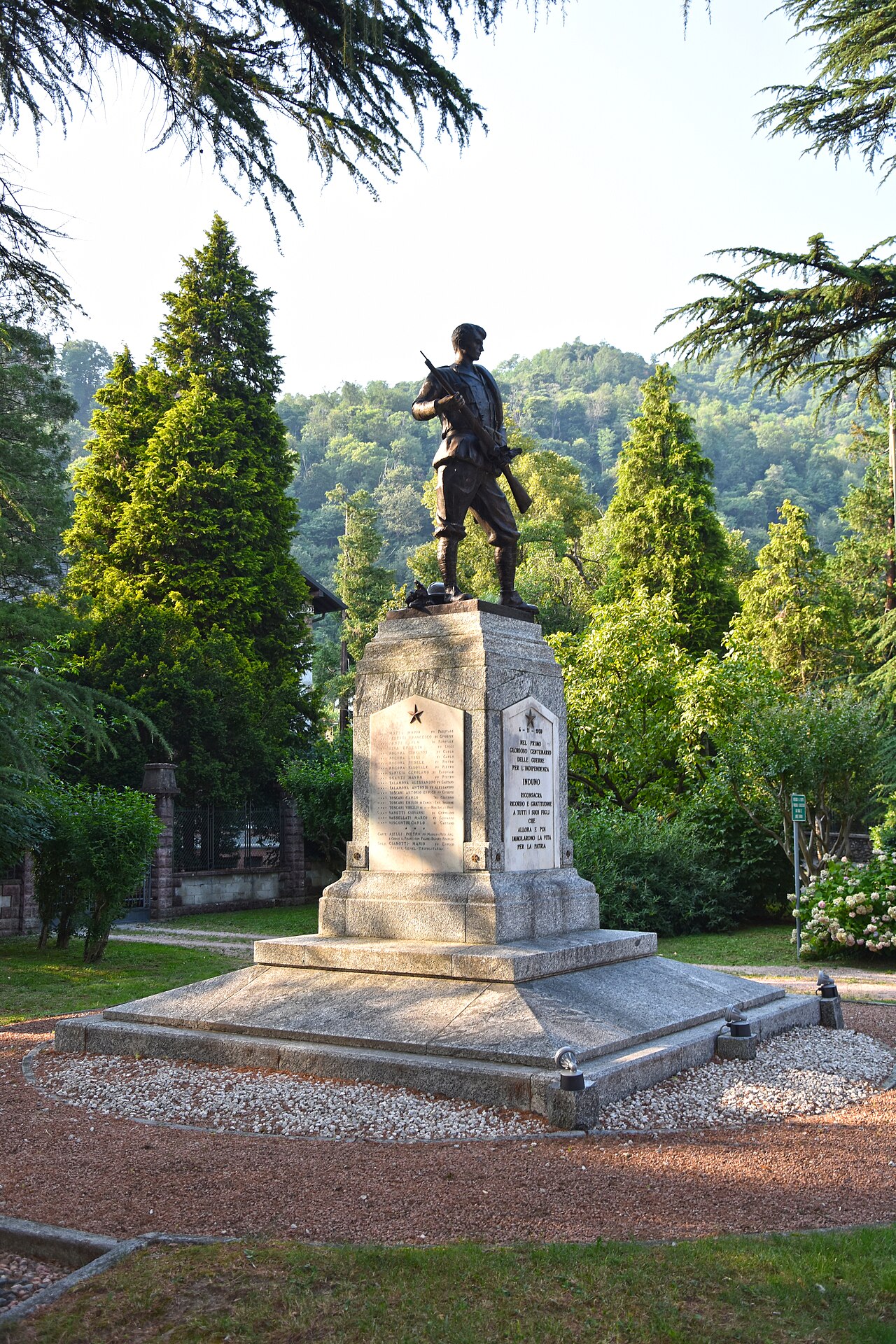 Figura di soldato in combattimento by Dante Parini