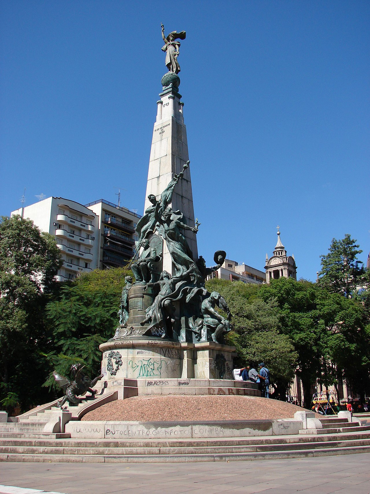 Monumento a Júlio de Castilhos by Décio Villares