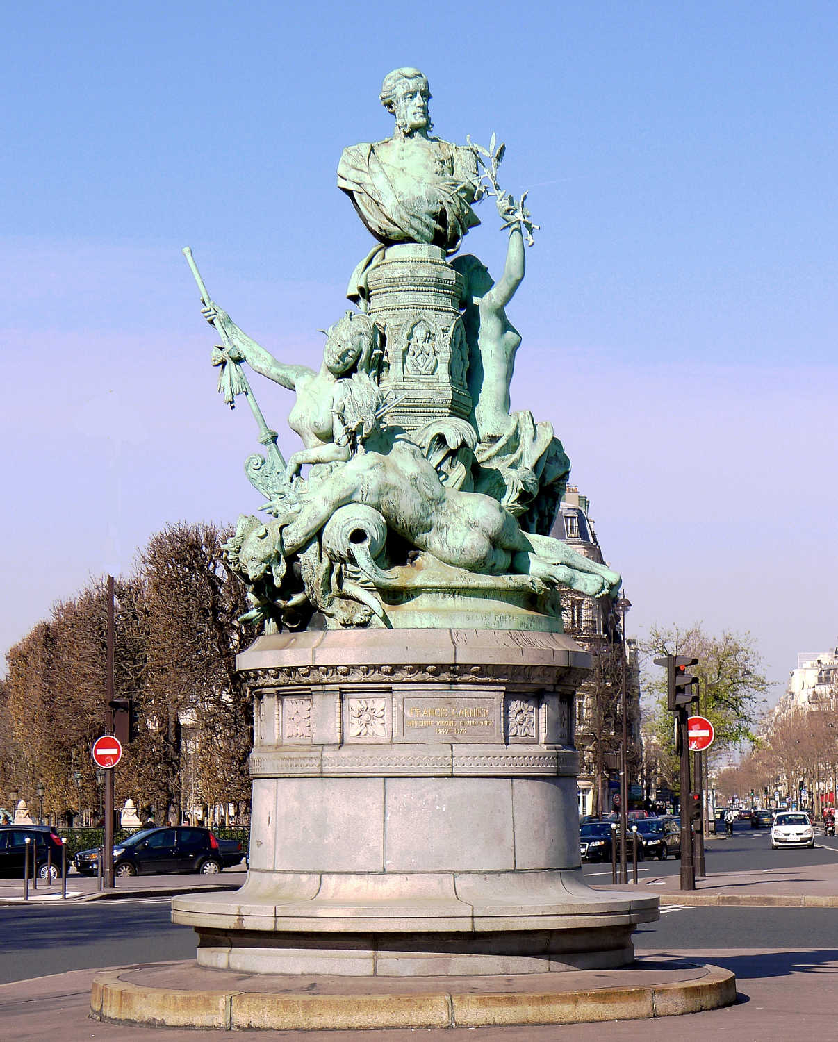 Monument à Francis Garnier by Denys Puech