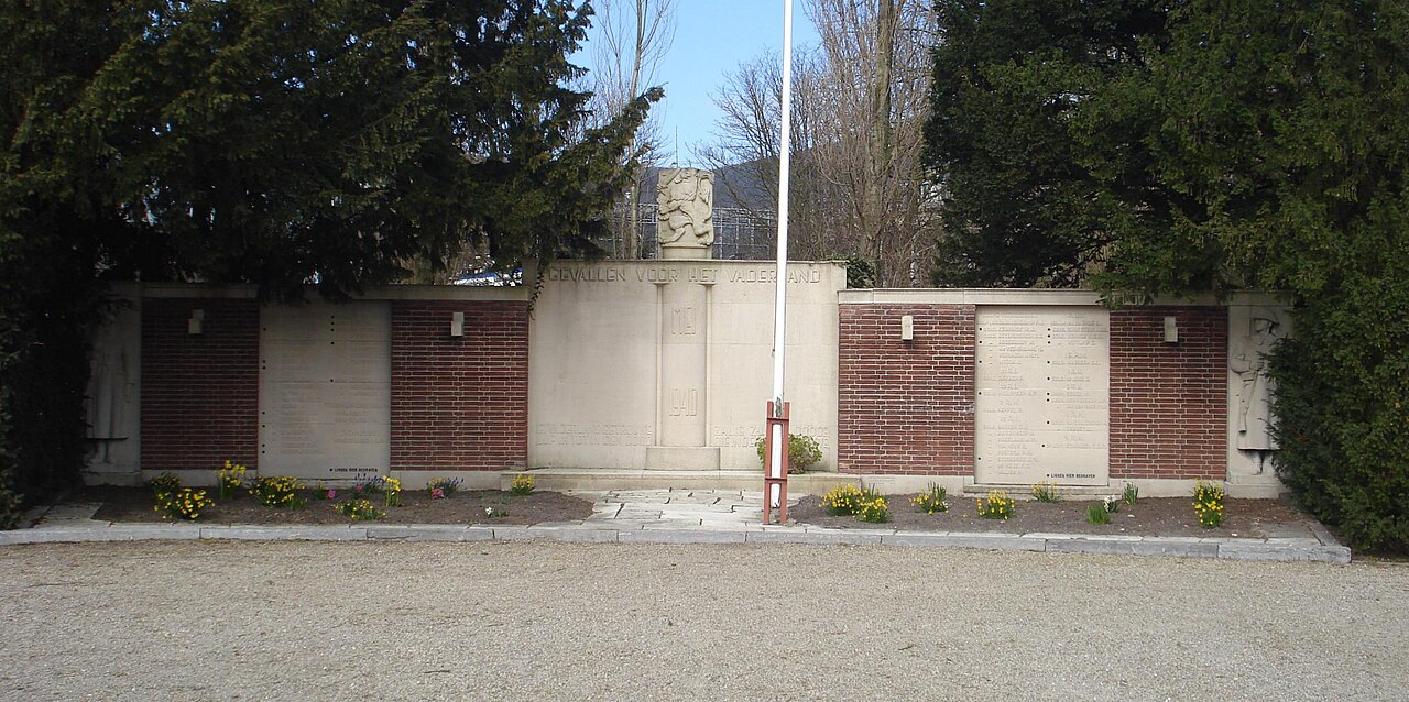 war memorial at Jaffa cemetery by Dirk Bus