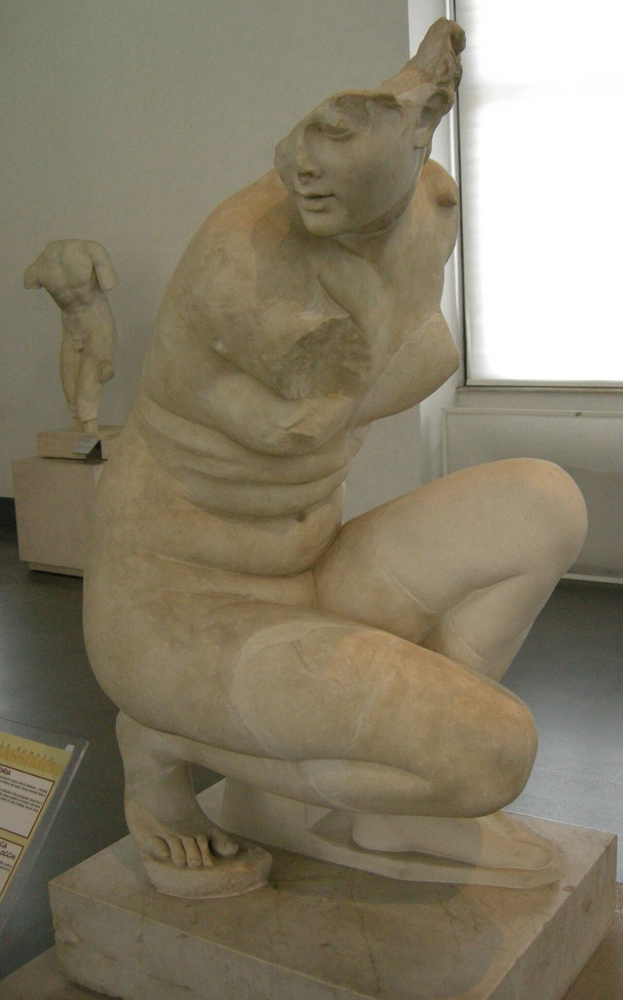 Crouching Venus by Doidalsa