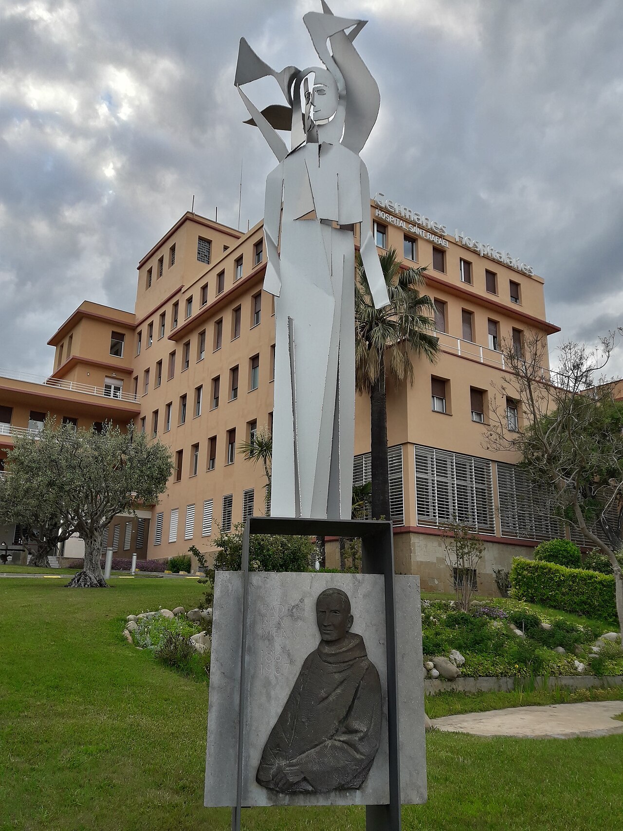 Al Pare Benito Menni by Domènec Fita i Molat