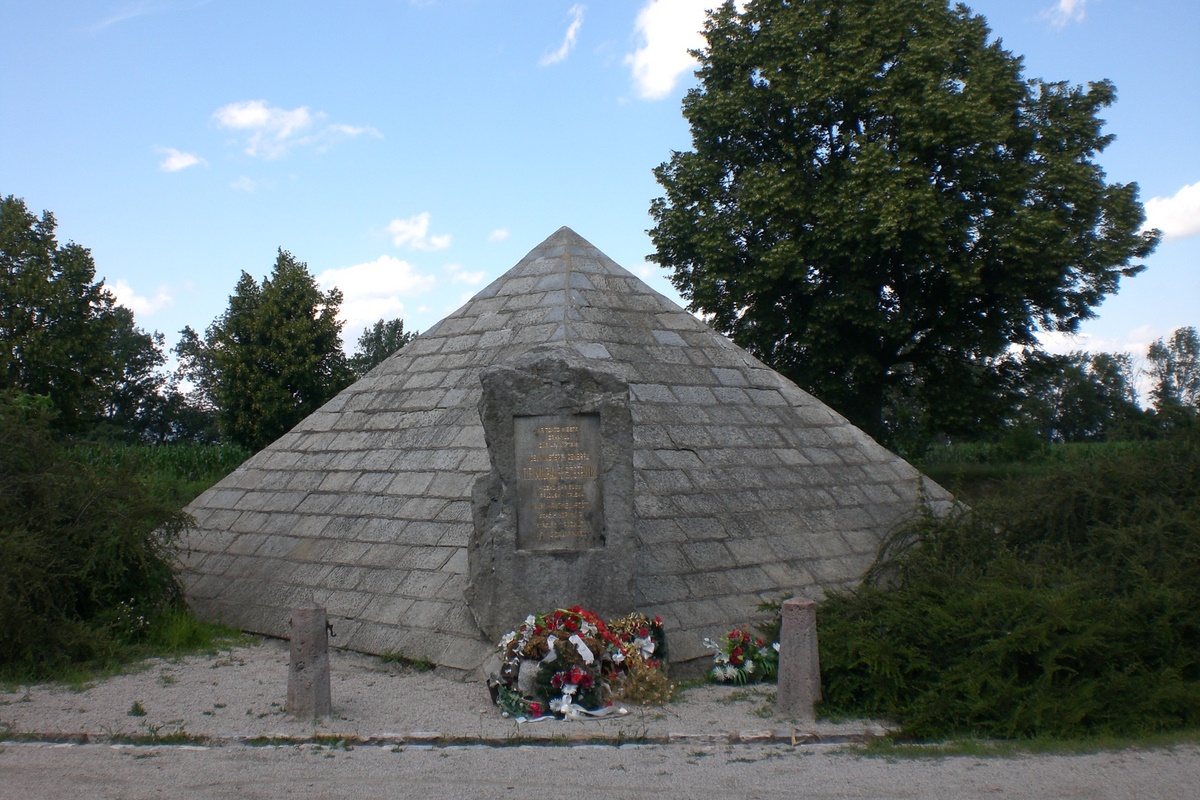 Milan Rastislav Štefánik monument, Most by Dušan Jurkovič
