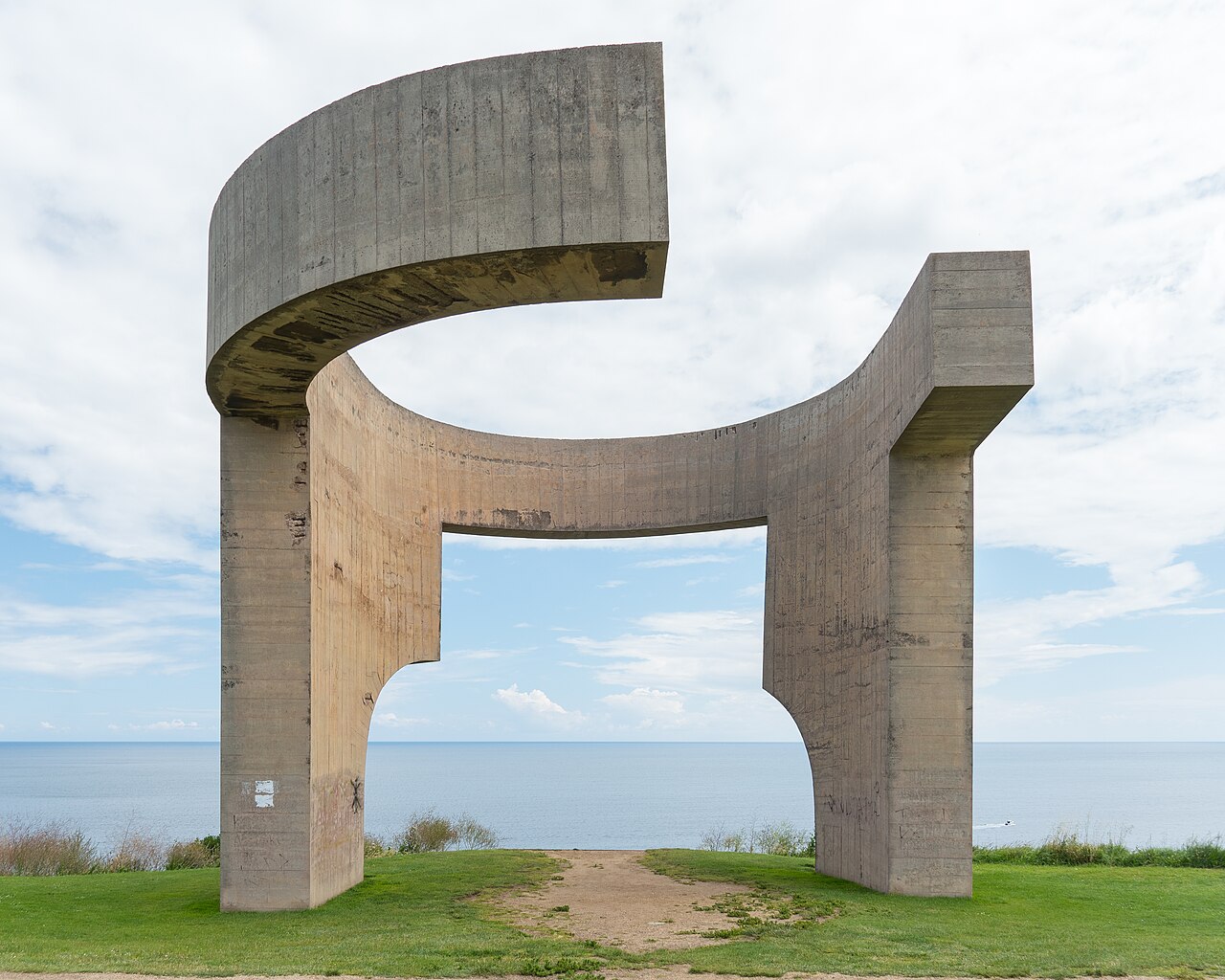 Elogio del horizonte by Eduardo Chillida