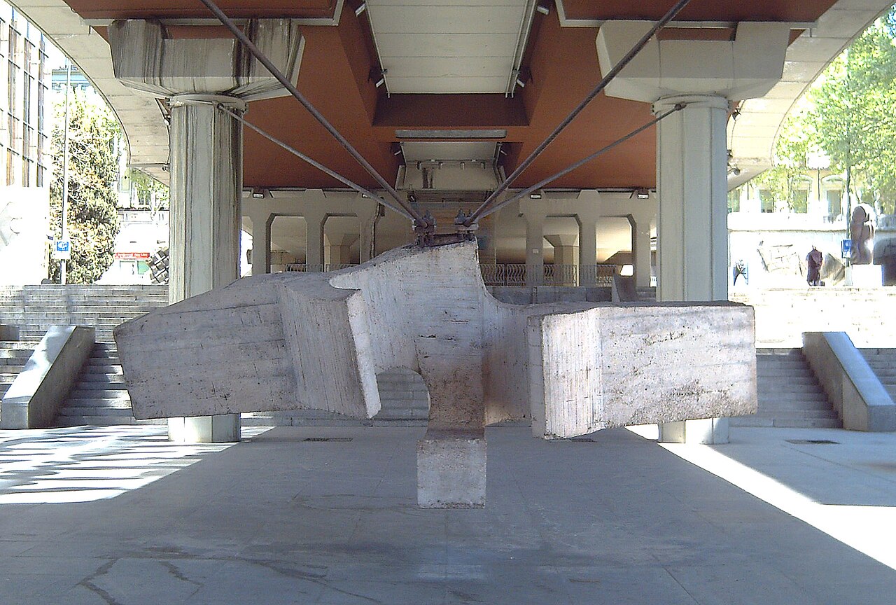 La Sirena varada by Eduardo Chillida