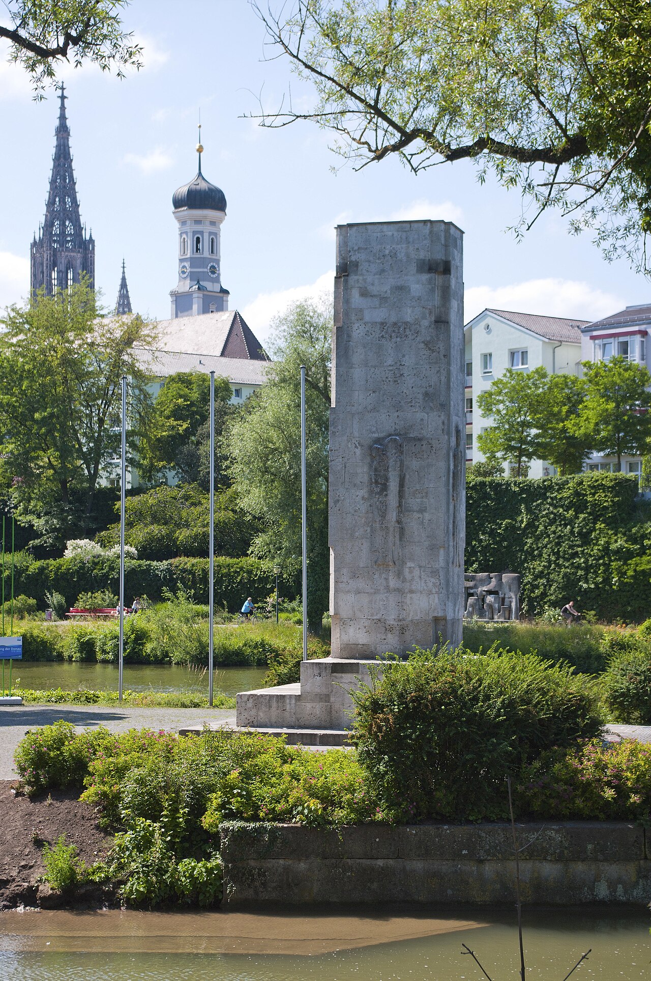 Kriegerdenkmal by Edwin Scharff