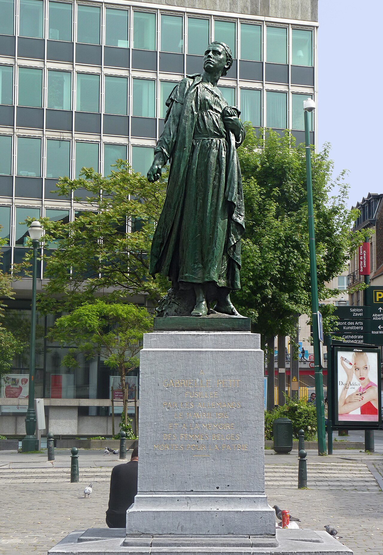 Monument Gabrielle Petit by Egide Rombaux