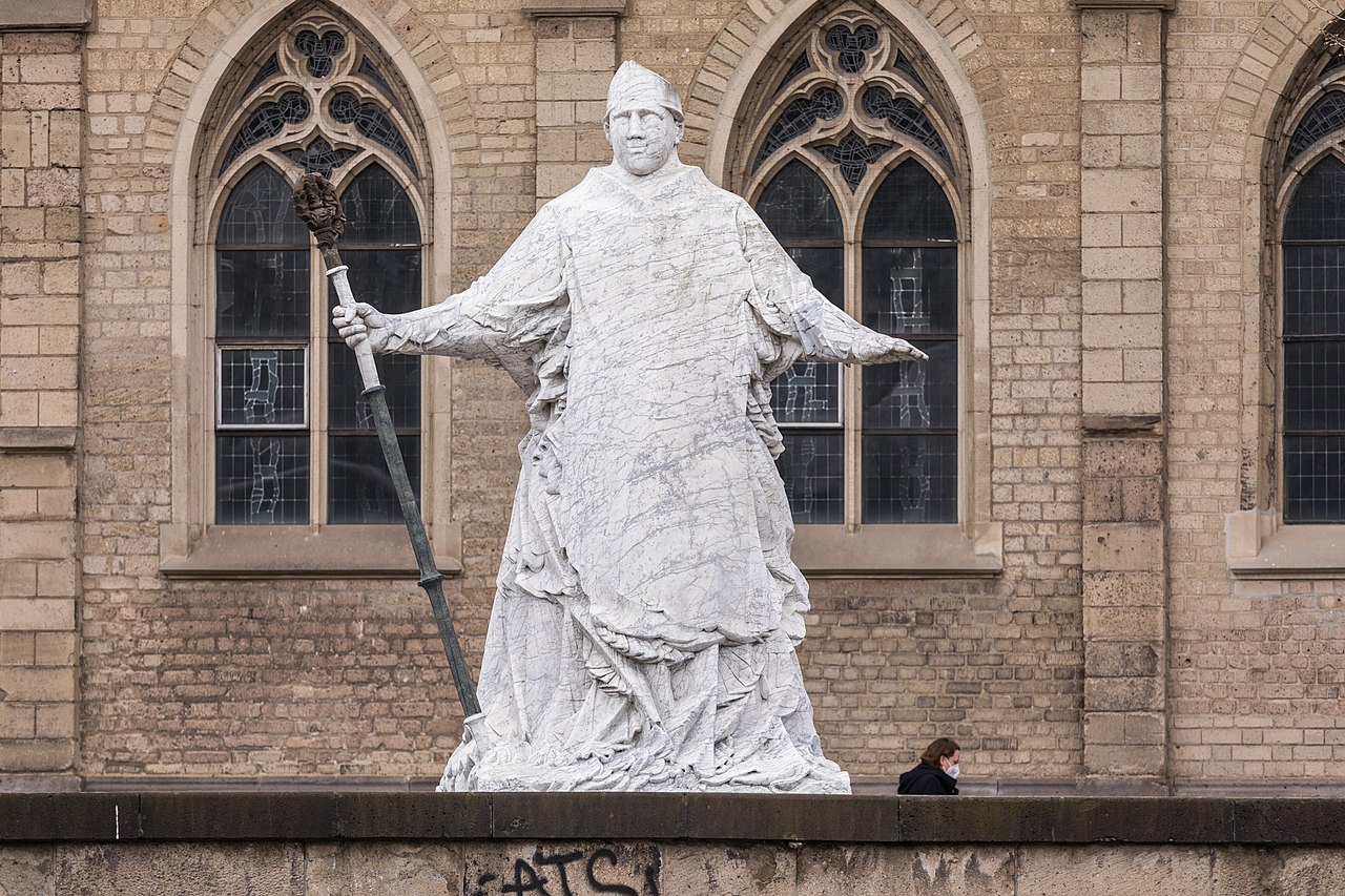 Statue Bischof Severin von Köln by Elmar Hillebrand
