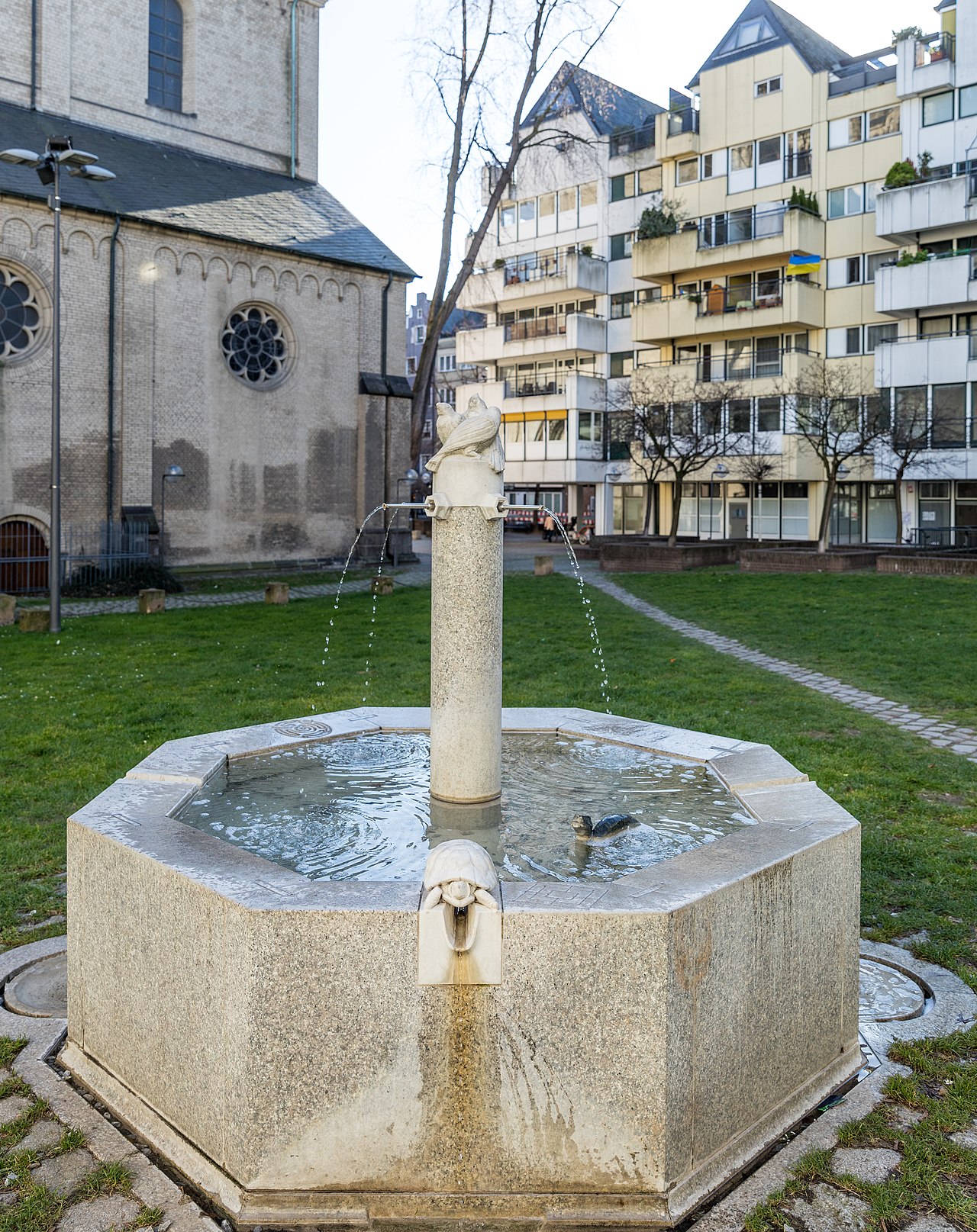 Tierbrunnen by Elmar Hillebrand