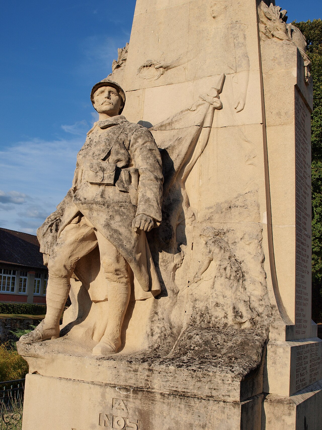 Monuments aux morts de Villeneuve-sur-Yonne by Émile Peynot