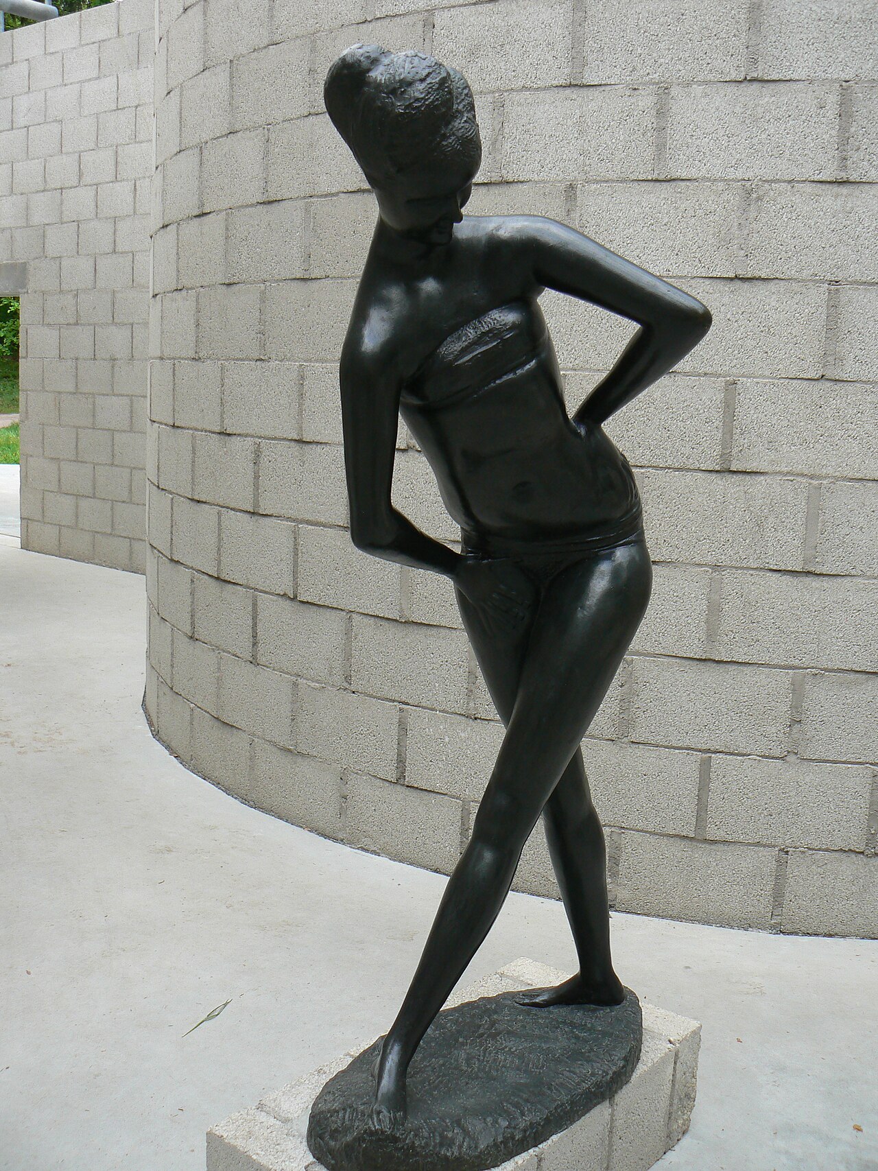 Grande bagnante n. 3 by Emilio Greco