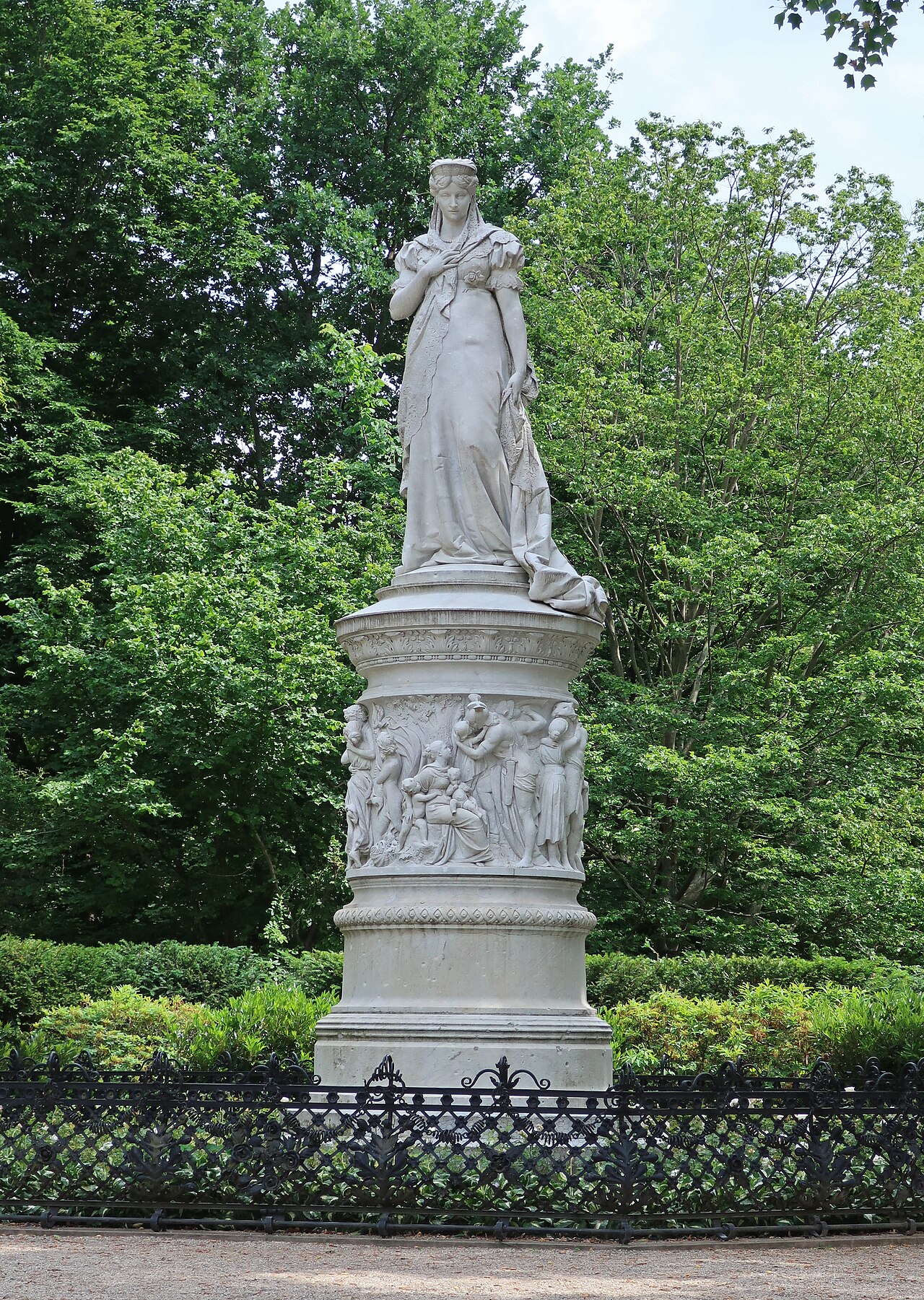 Königin Luise memorial by Erdmann Encke