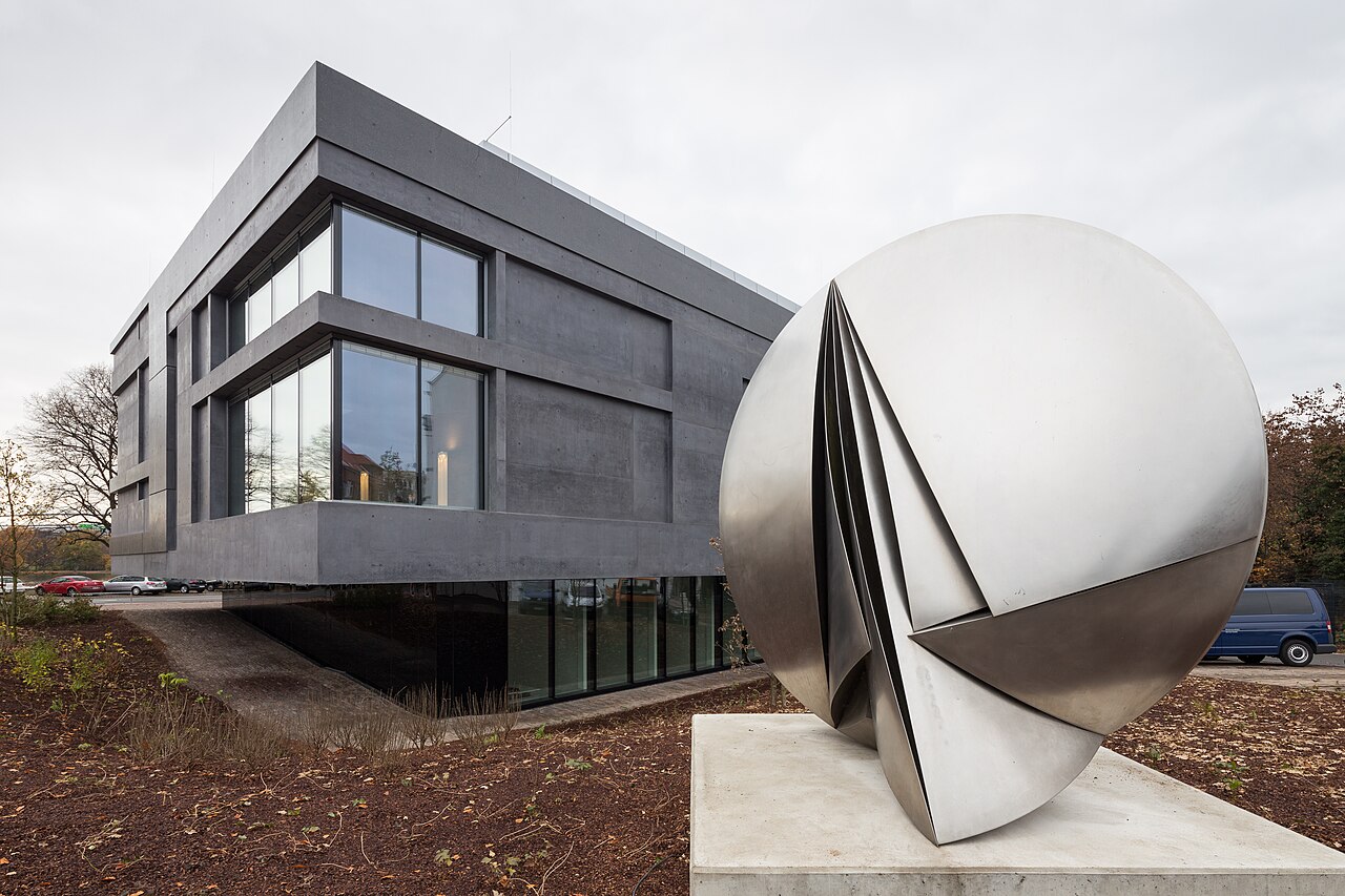 Stahl 5/81 by Erich Hauser