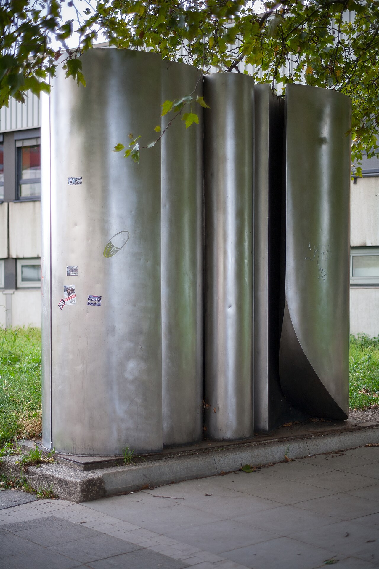 Stahl 68 by Erich Hauser
