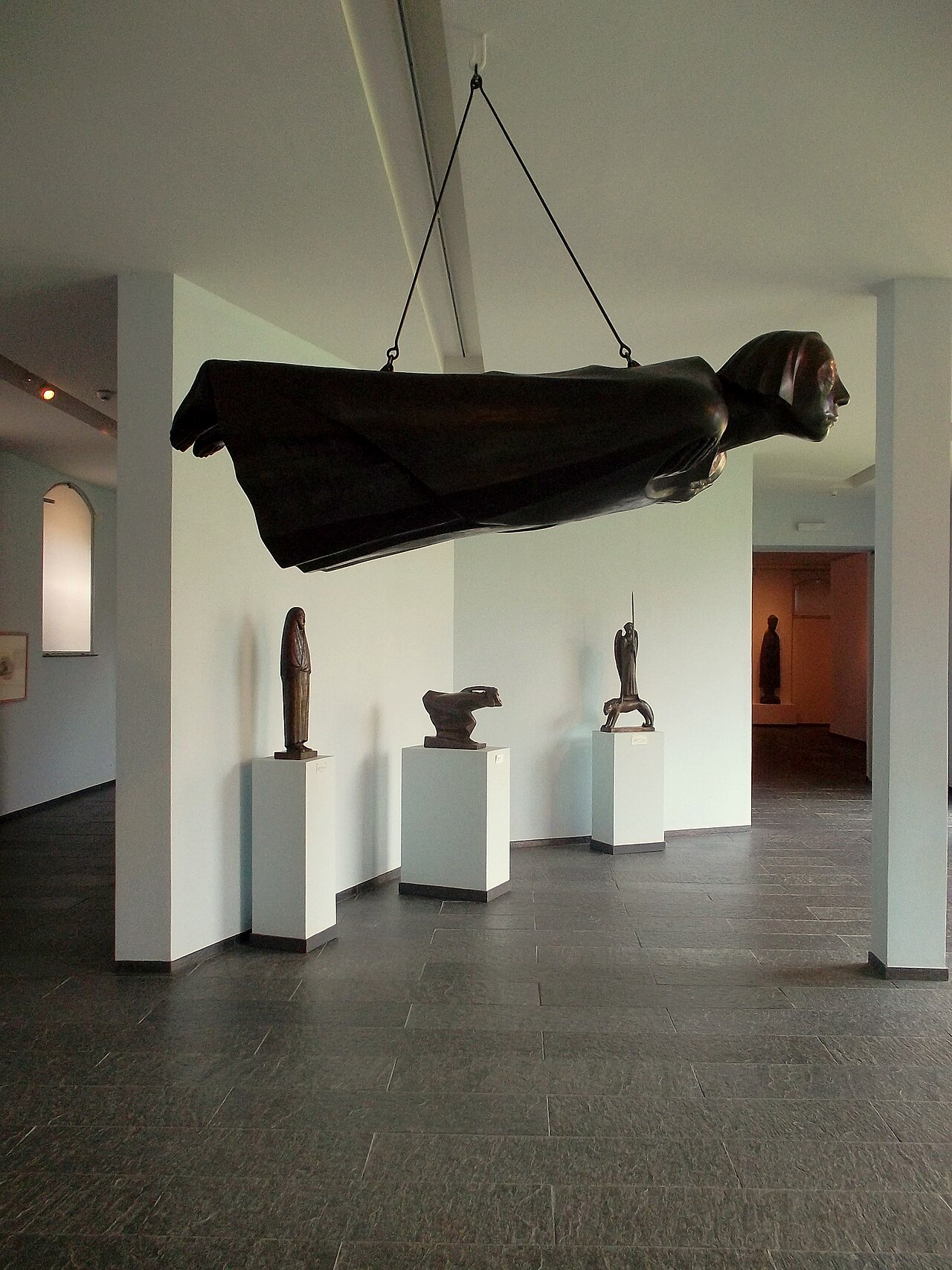 Der Schwebende by Ernst Barlach