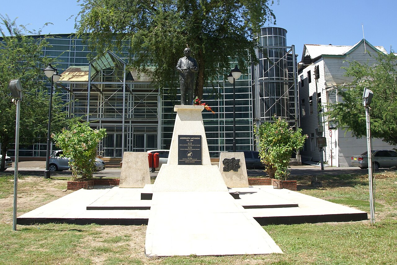 Jagernath Lachmon (statue) by Erwin de Vries