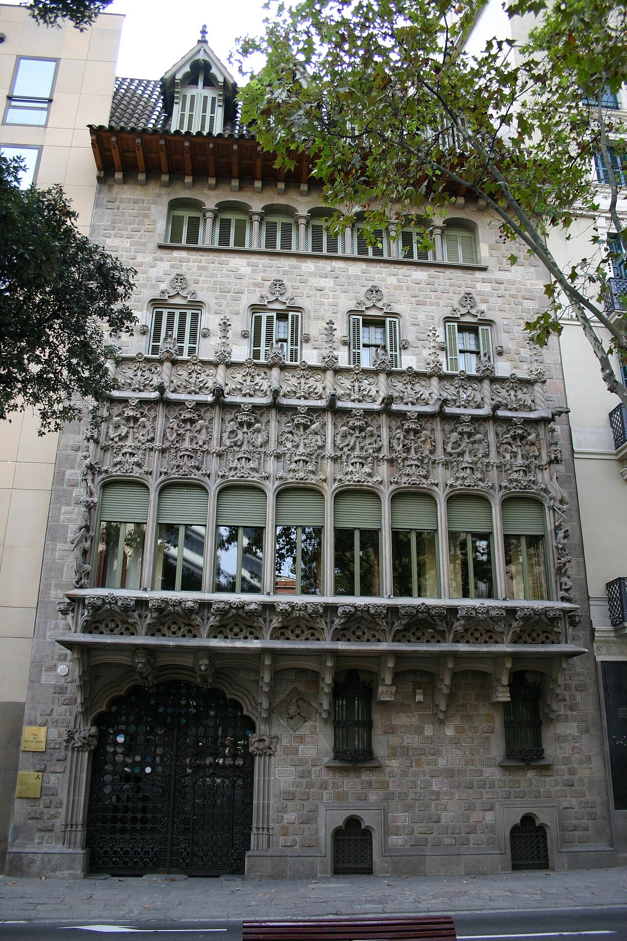 Palau del Baró de Quadras by Eusebi Arnau i Mascort