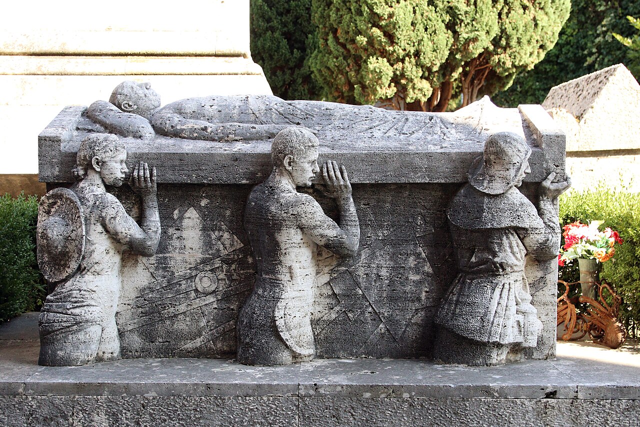 Grave of Gnudi by Farpi Vignoli