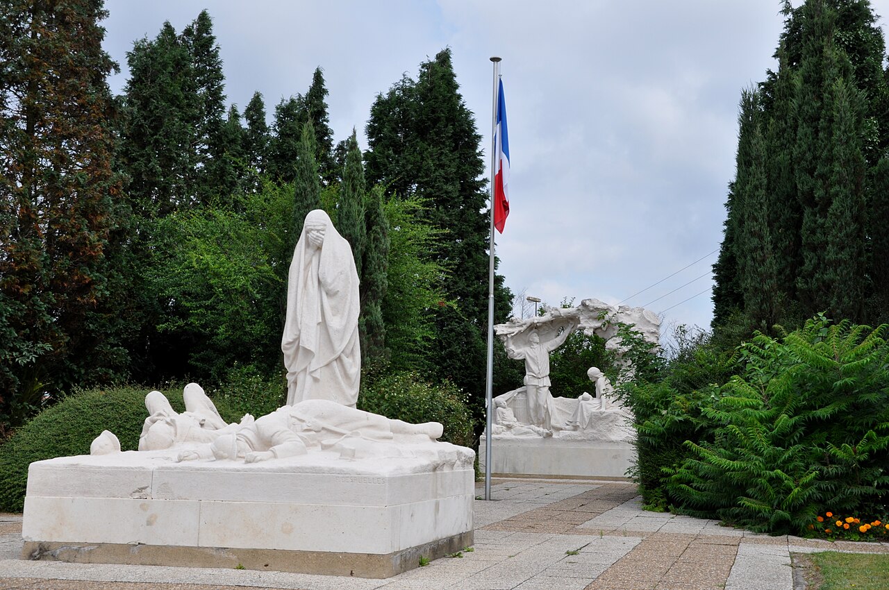 Monument aux morts d'Auchel by Félix-Alexandre Desruelles
