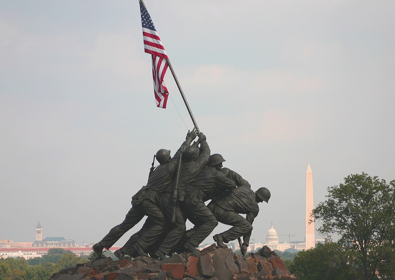 Marine Corps War Memorial by Felix de Weldon