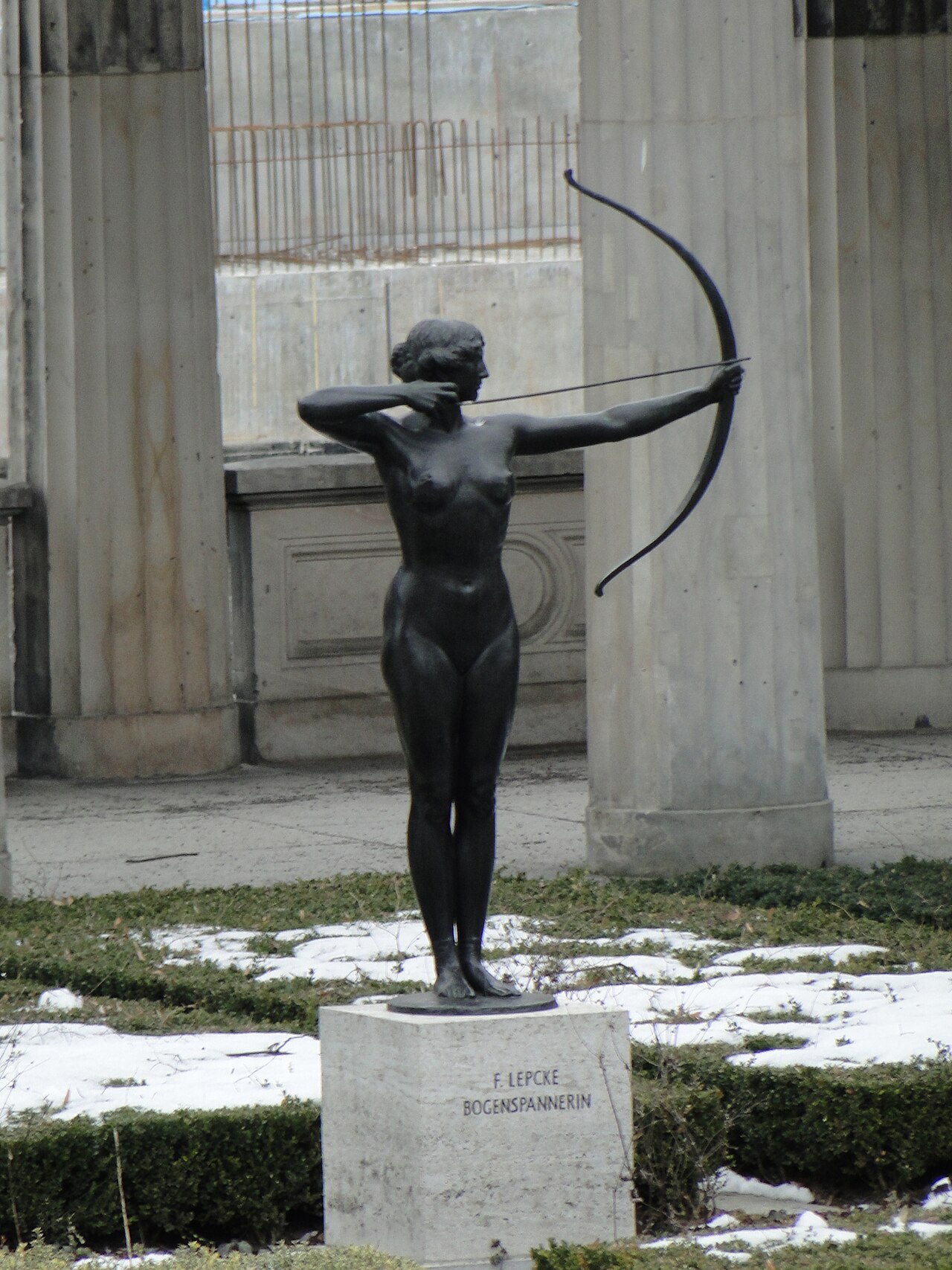 Bogenspannerin by Ferdinand Lepcke