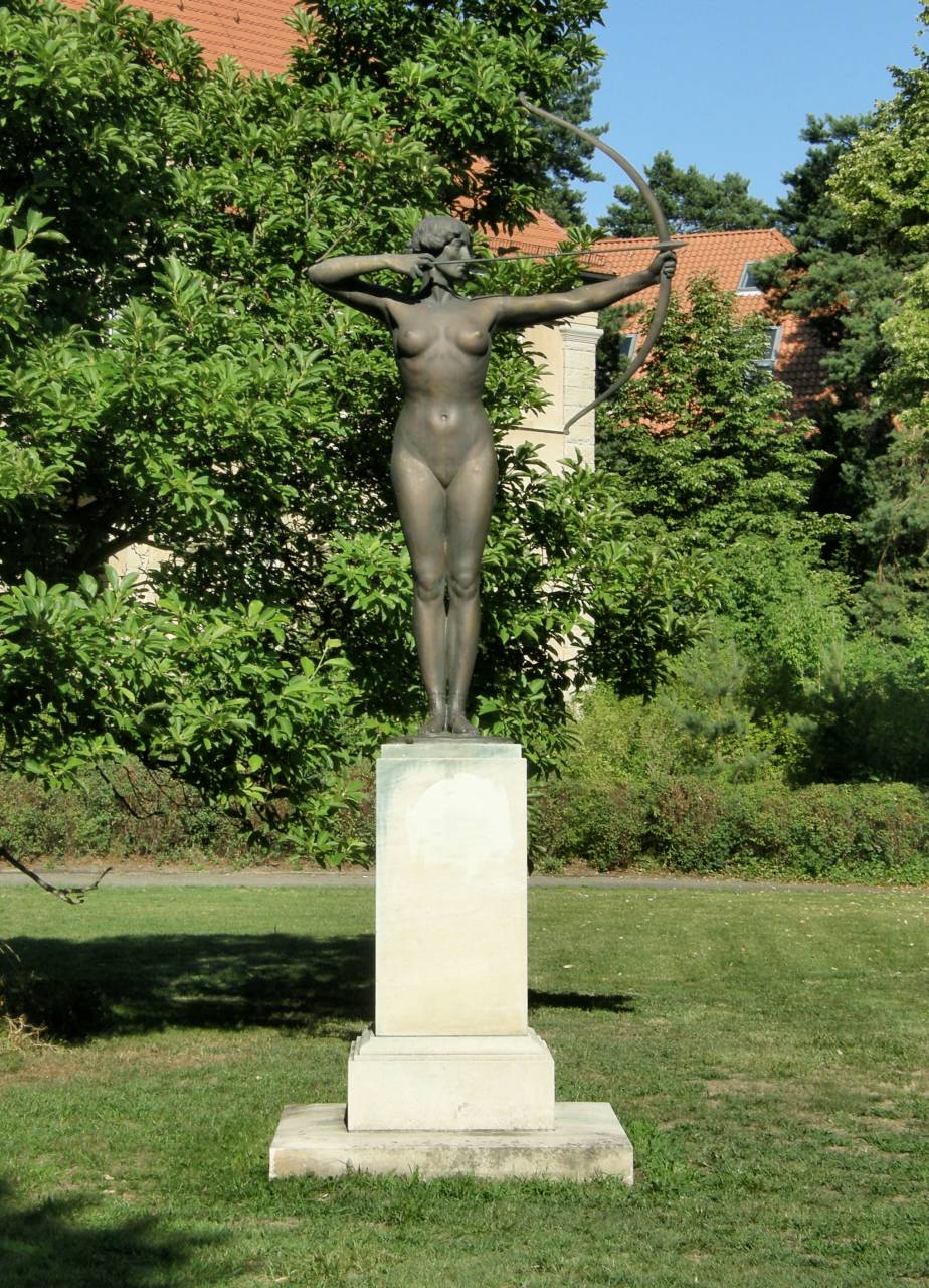 Nude female archer by Ferdinand Lepcke
