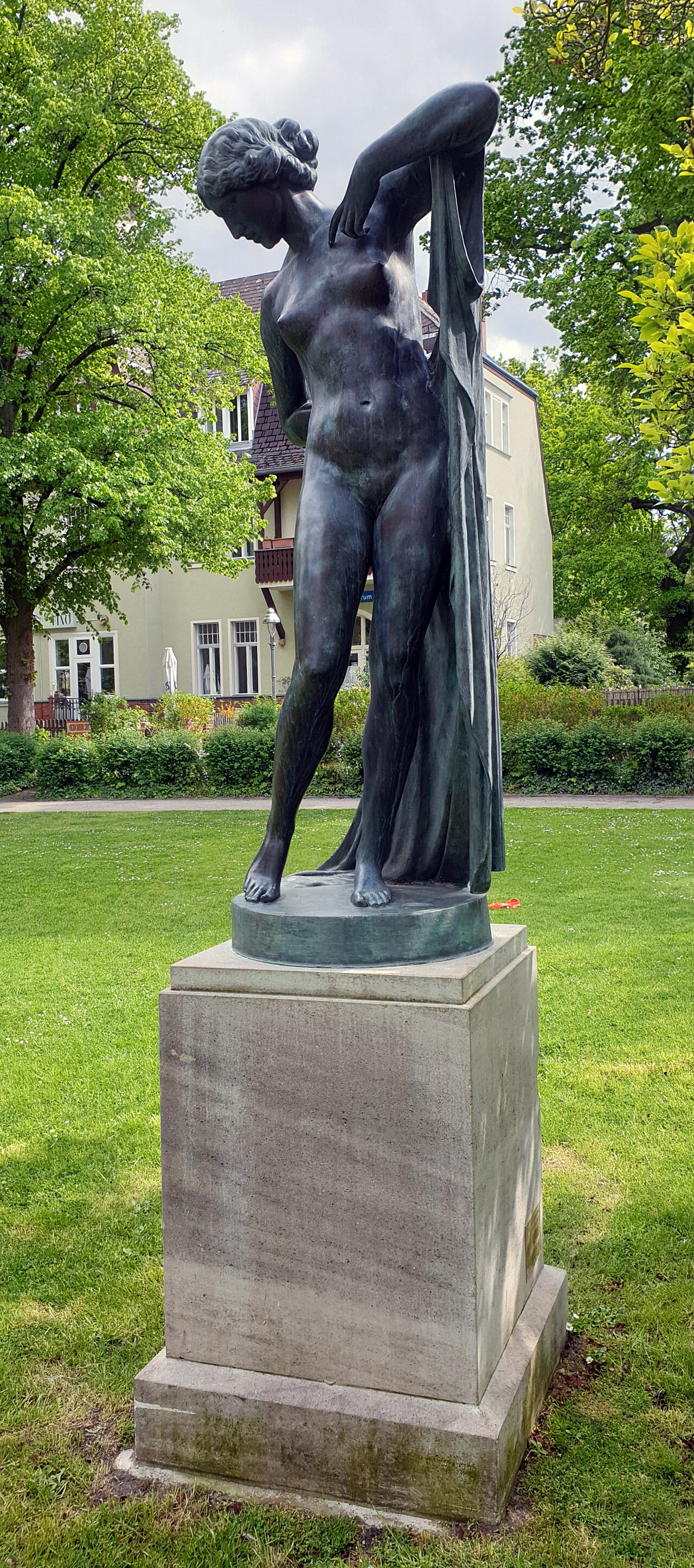 Phryne by Ferdinand Lepcke