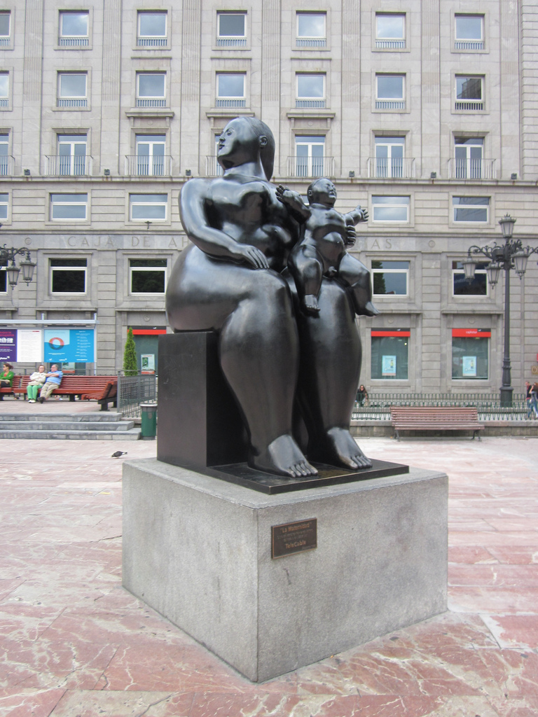 La Maternidad (Botero) by Fernando Botero