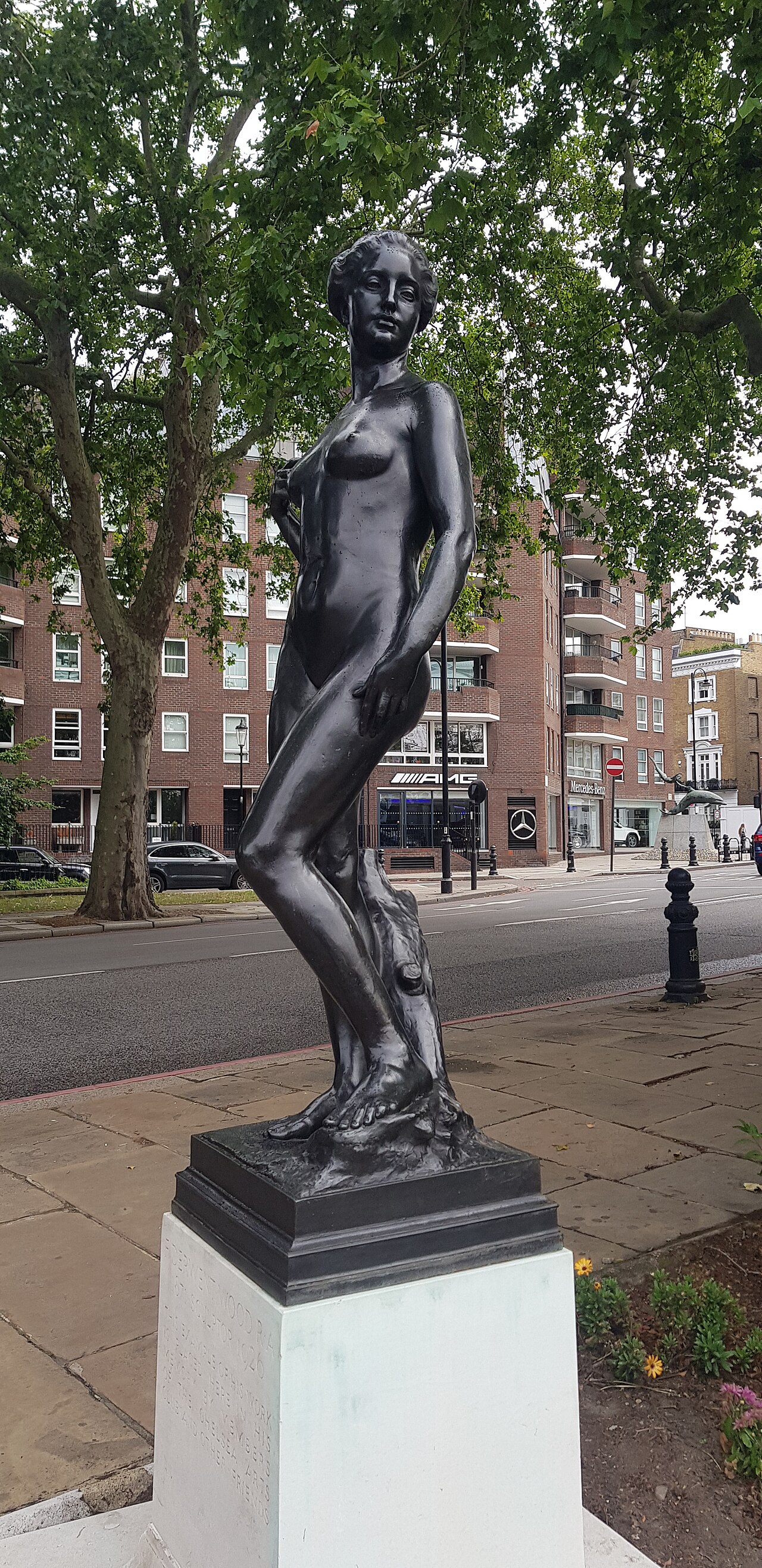 Atalanta, Chelsea Embankment Gardens by Francis Derwent Wood