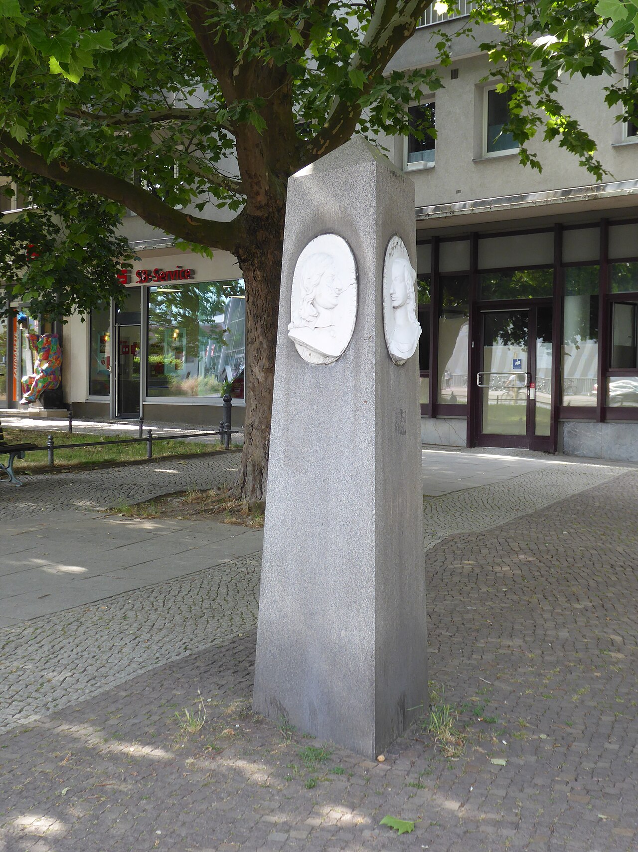 memorial stele for Countess Louise Henriette of Nassau and Frederick William, Elector of Brandenburg by François Dieussart