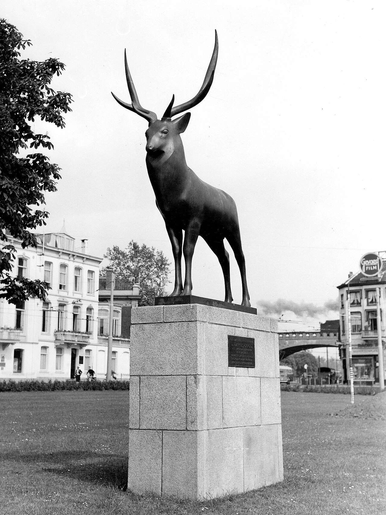 Stag of Pompon by François Pompon