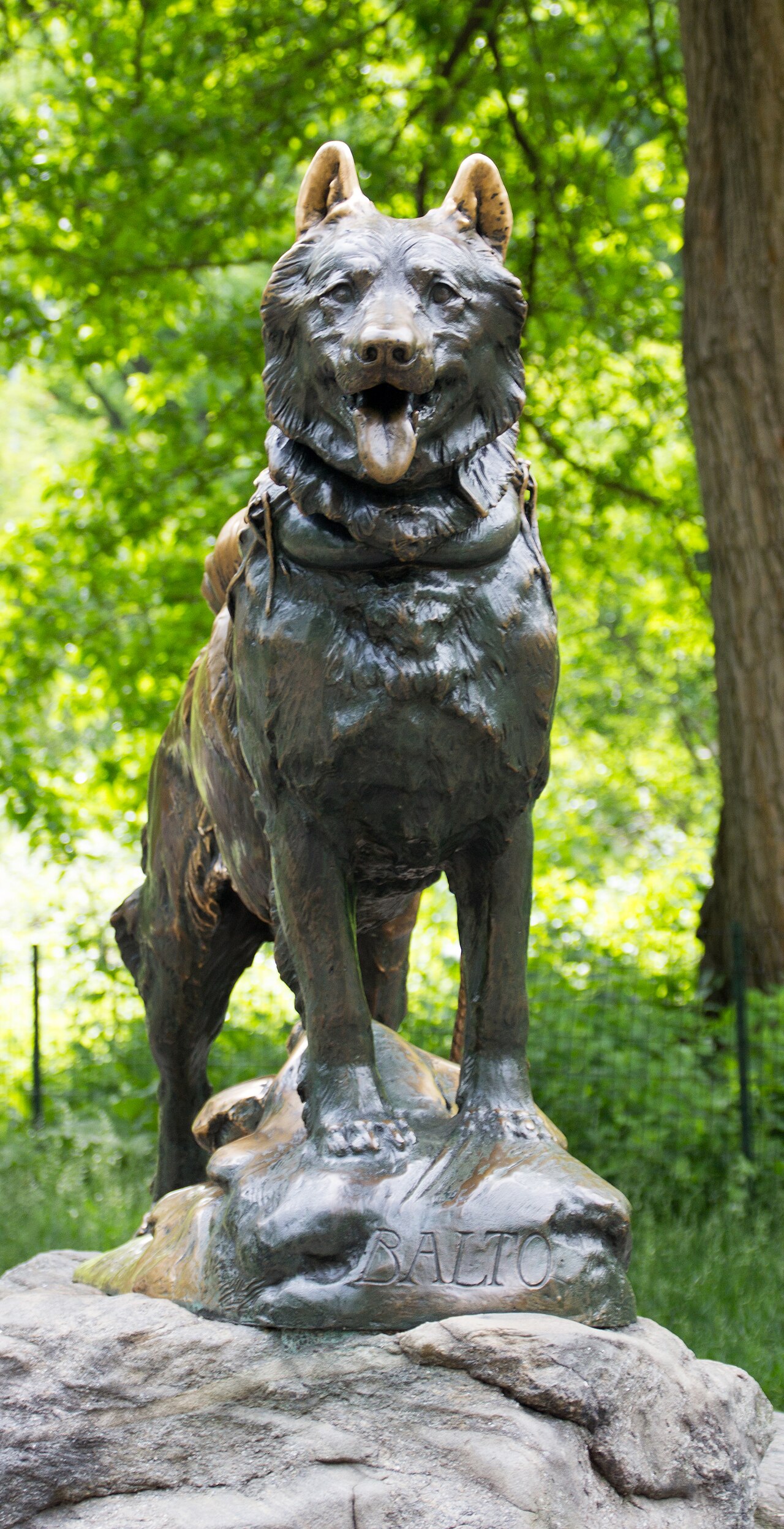 Statue of Balto by Frederick Roth