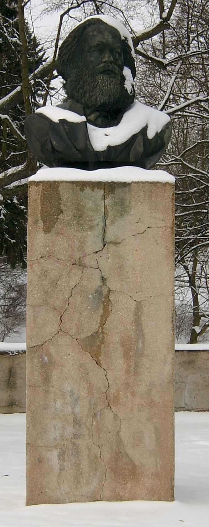 Karl Marx monument by Fritz Cremer