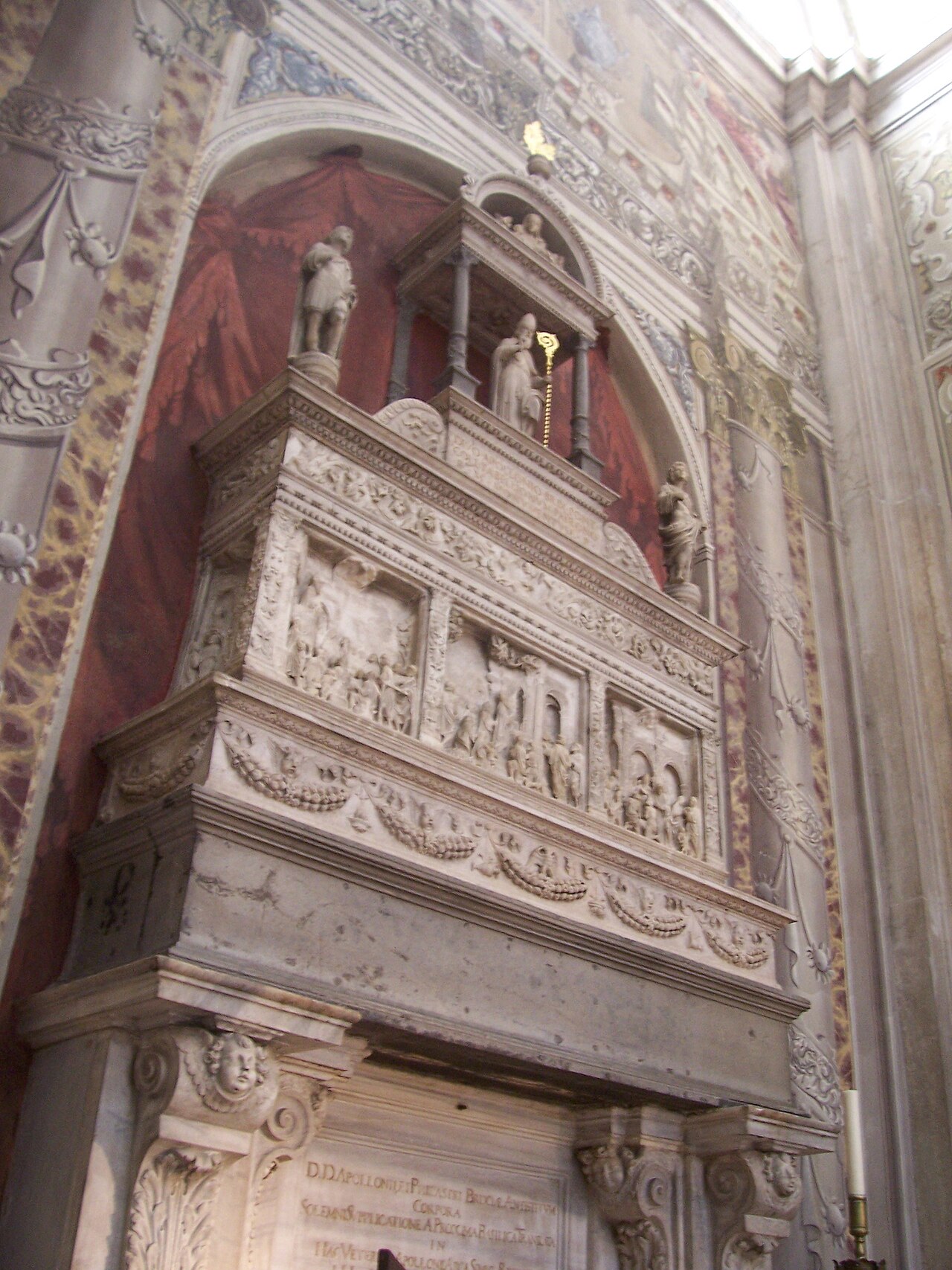 Ark of Sant'Apollonio by Gasparo Cairano
