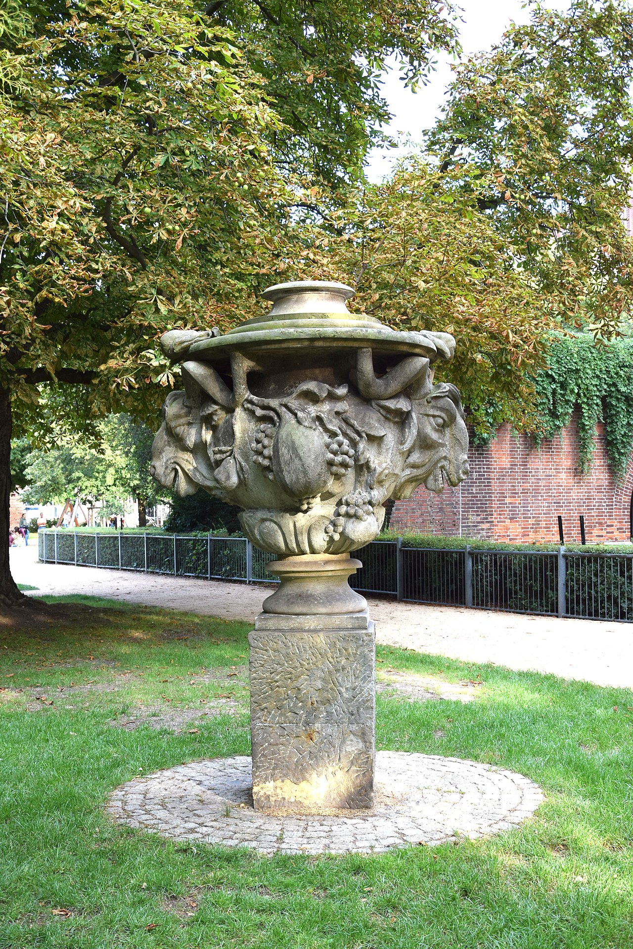 Decorative vase by Georg Wenzeslaus von Knobelsdorff