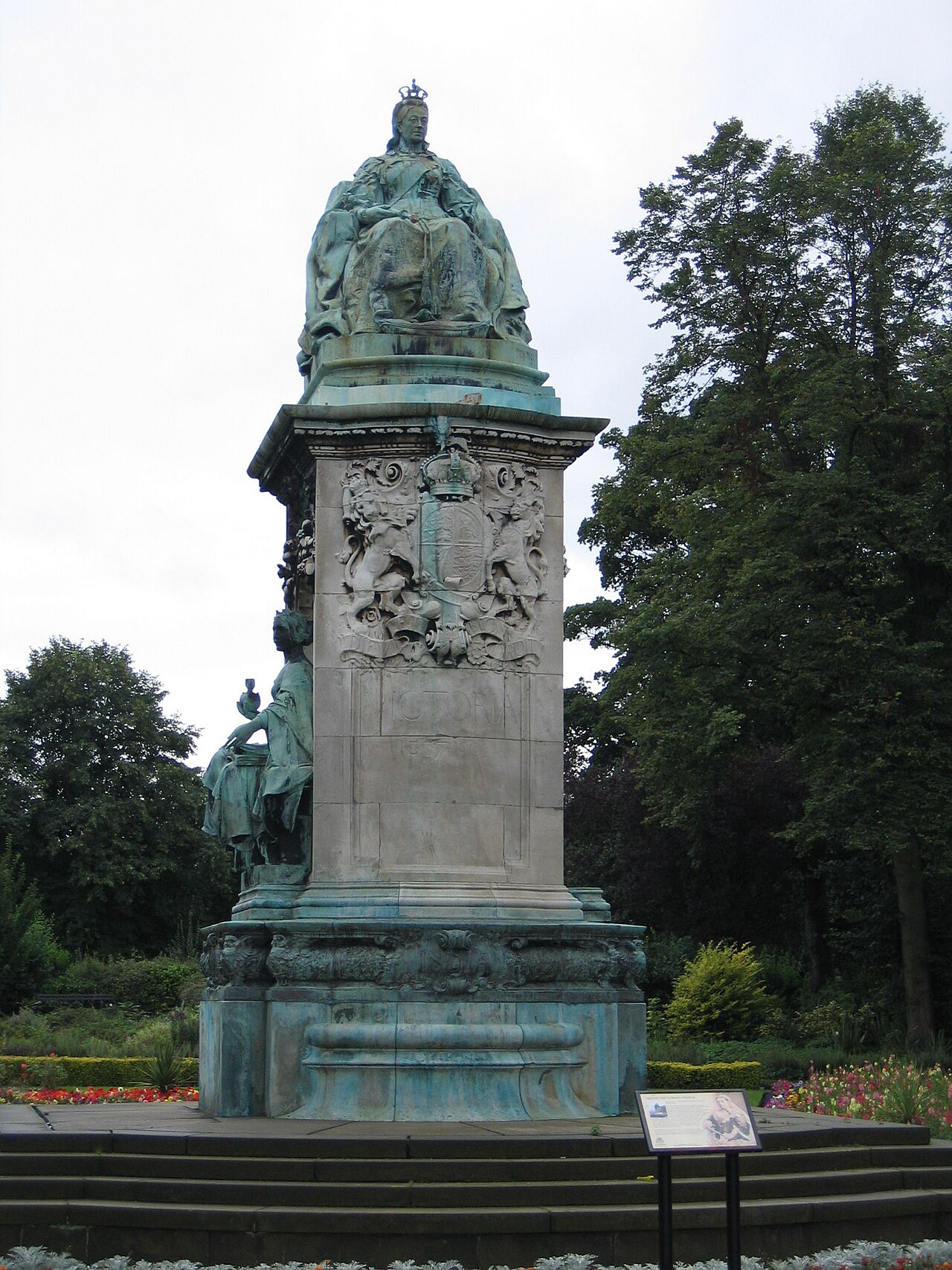 Memorial to Queen Victoria by George Frampton