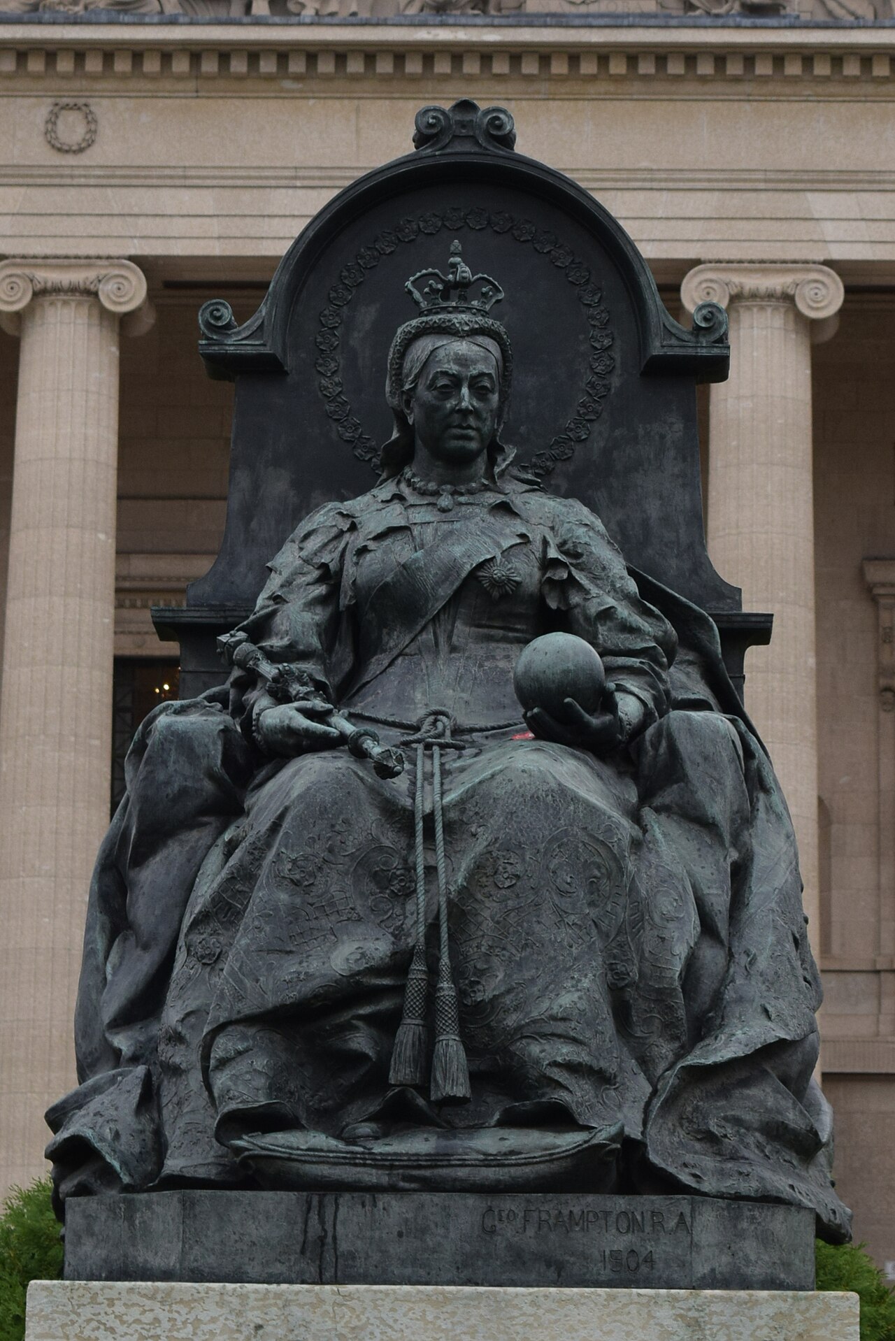Statue of Queen Victoria by George Frampton