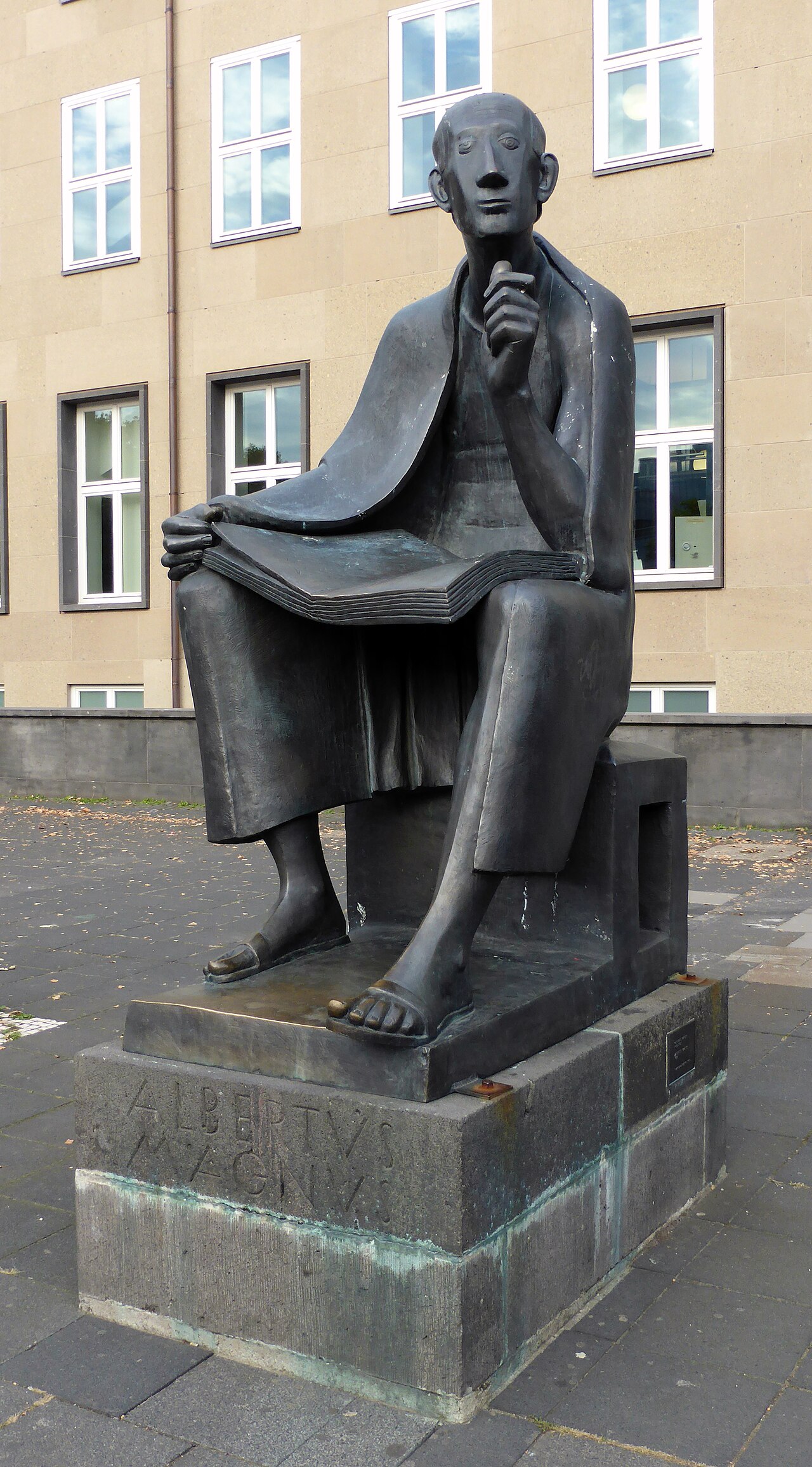 Albertus Magnus Skulptur by Gerhard Marcks