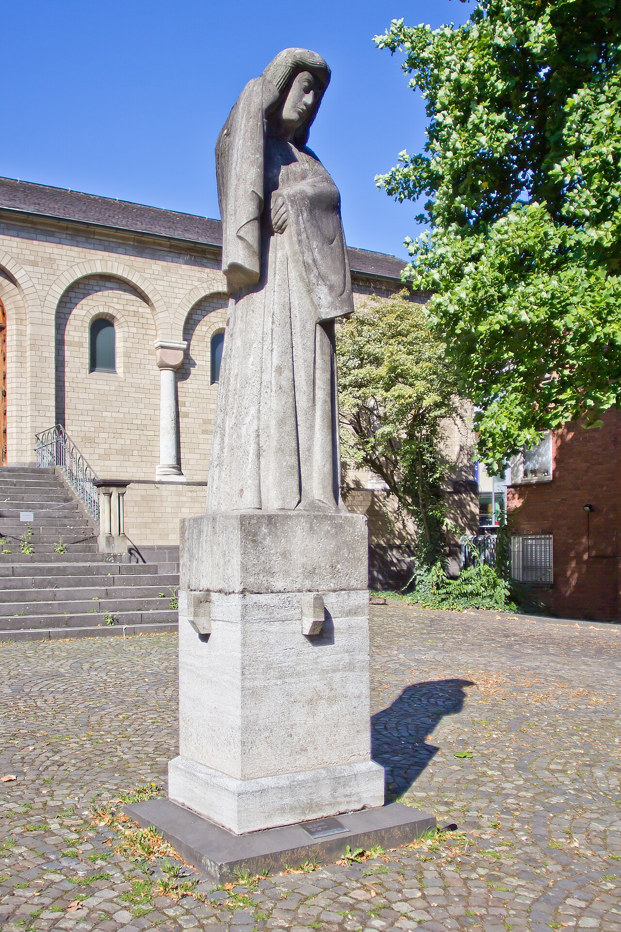 Die Trauernde by Gerhard Marcks