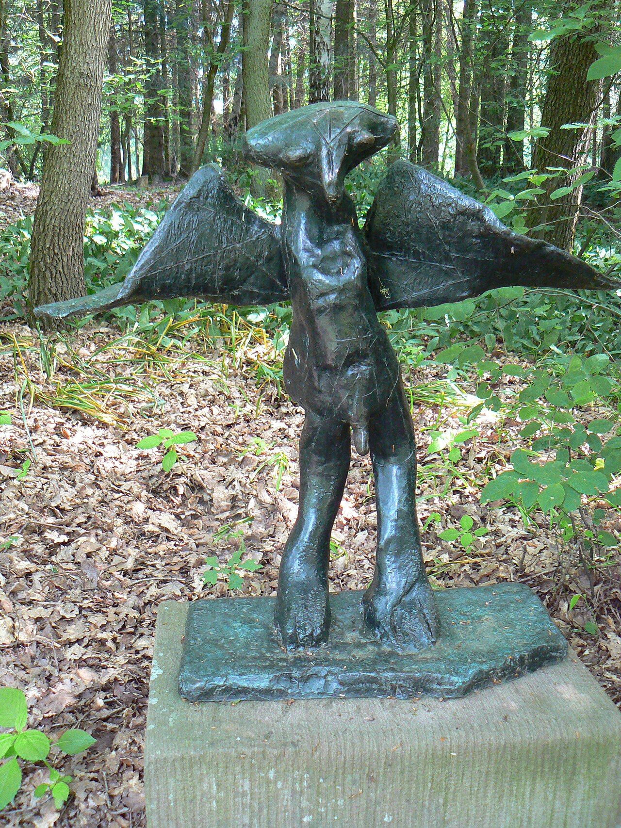 Le grand homme de la nuit by Germaine Richier