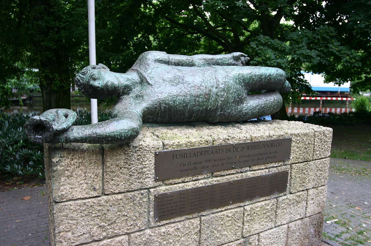 De Gevallen Hoornblazer, Amsterdam by Gerrit Bolhuis