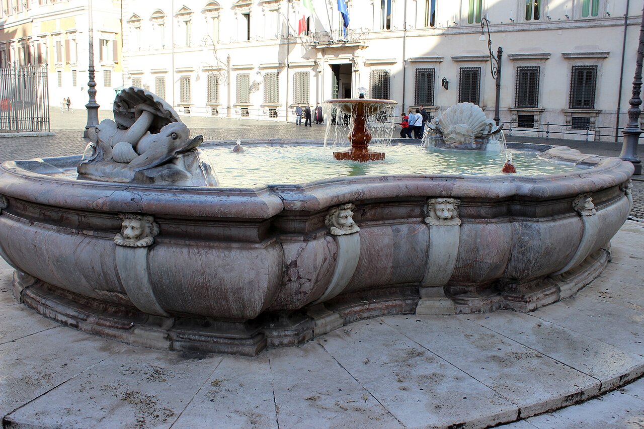 Fontana di Piazza Colonna by Giacomo della Porta