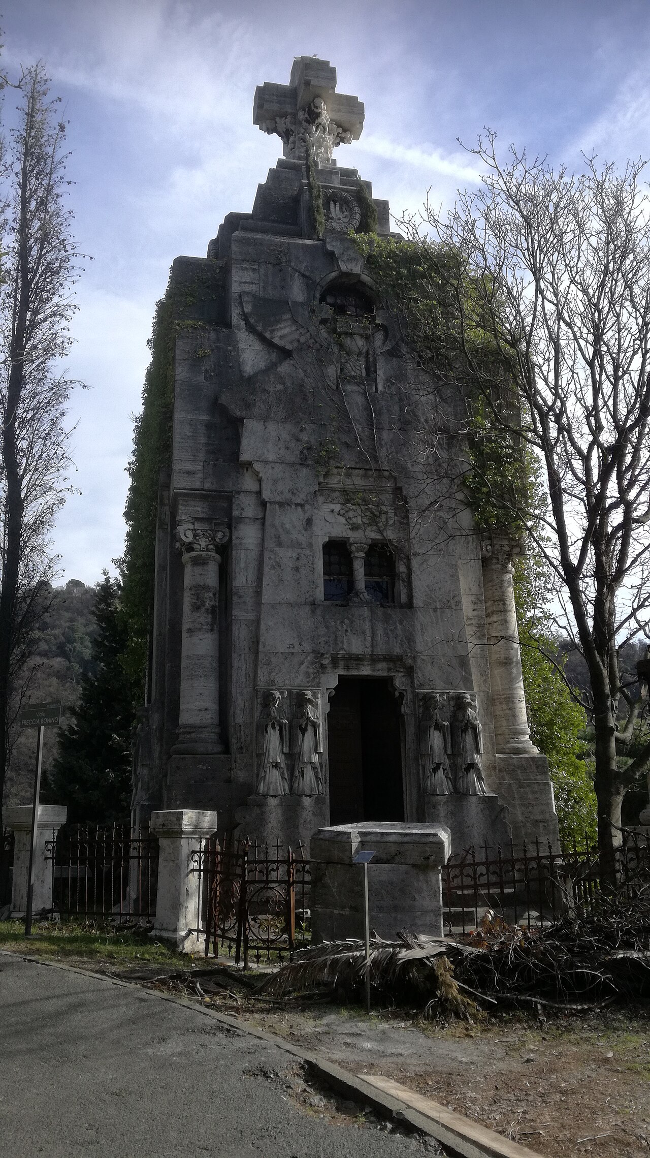 Tomb of the family Puccio by Gino Coppedè