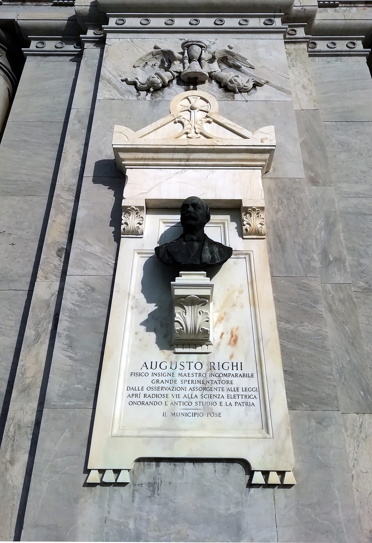 Grave of Righi by Giuseppe Romagnoli